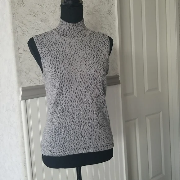 Lightweight sleeveless metalic small turtleneck by Style Co - Picture 3 of 5